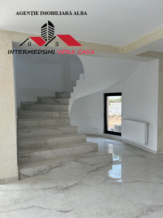 Casa noua 4 camere, 2 bai de vanzare Alba - Cetate in spate la Piata