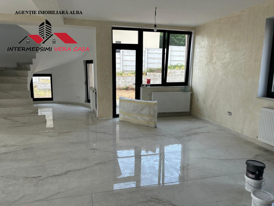 Casa noua 4 camere, 2 bai de vanzare Alba - Cetate in spate la Piata
