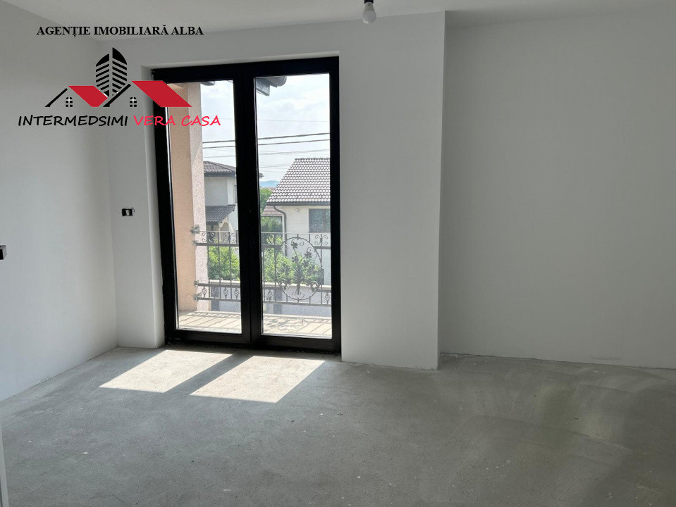 Casa noua 4 camere, 2 bai de vanzare Alba - Cetate in spate la Piata