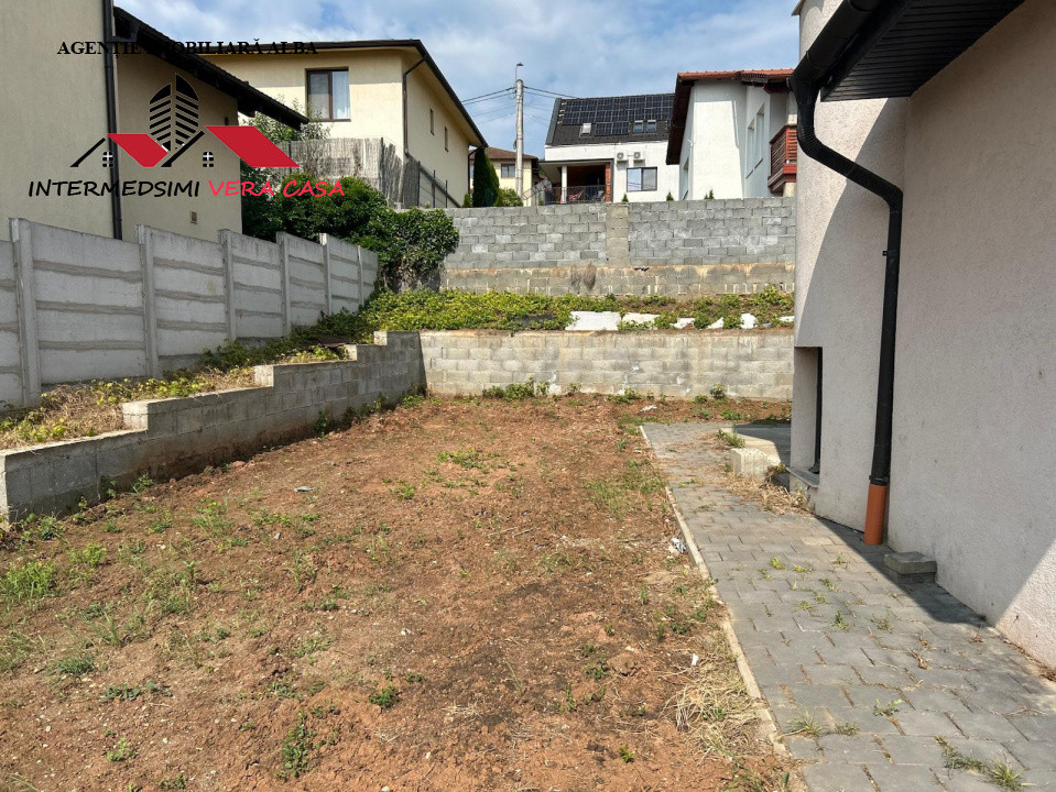 Casa noua 4 camere, 2 bai de vanzare Alba - Cetate in spate la Piata