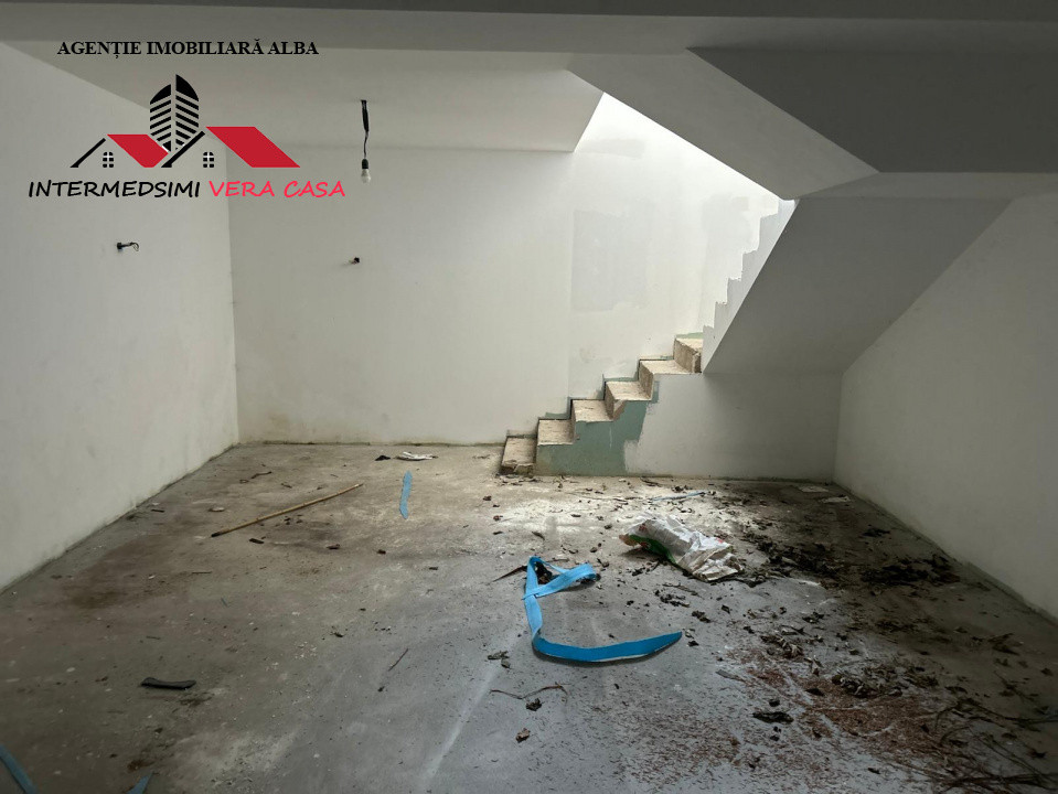 Casa noua 4 camere, 2 bai de vanzare Alba - Cetate in spate la Piata