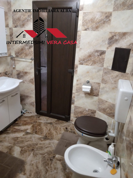Casa nou 7 camere 3 bai de vanzare in Ampoita Jud Alba