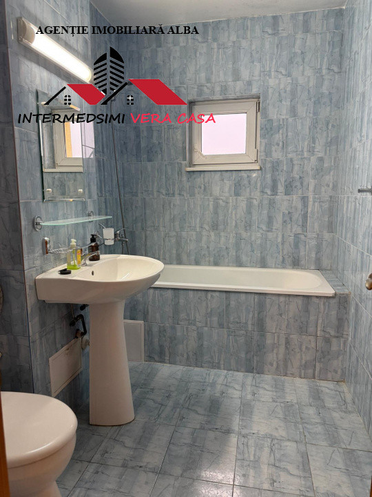 Apartament ET 1 cu 3 camere 2 bai de inchiriat Alba iulia zona Centru