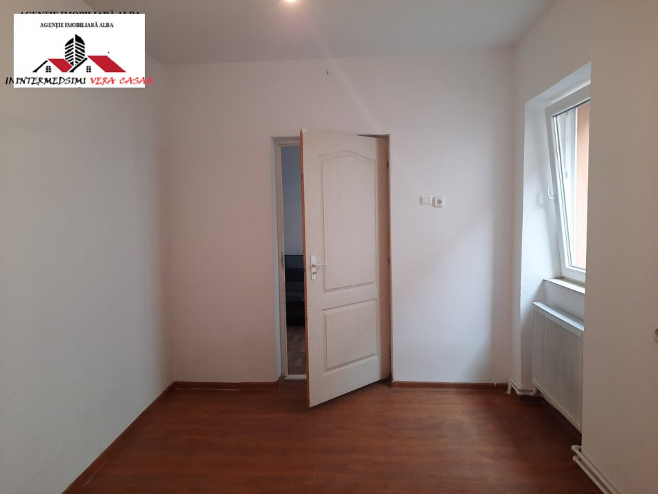 OFERTA! Casa cu 3 camere 63 mp de vanzare Sebes zona Centru 